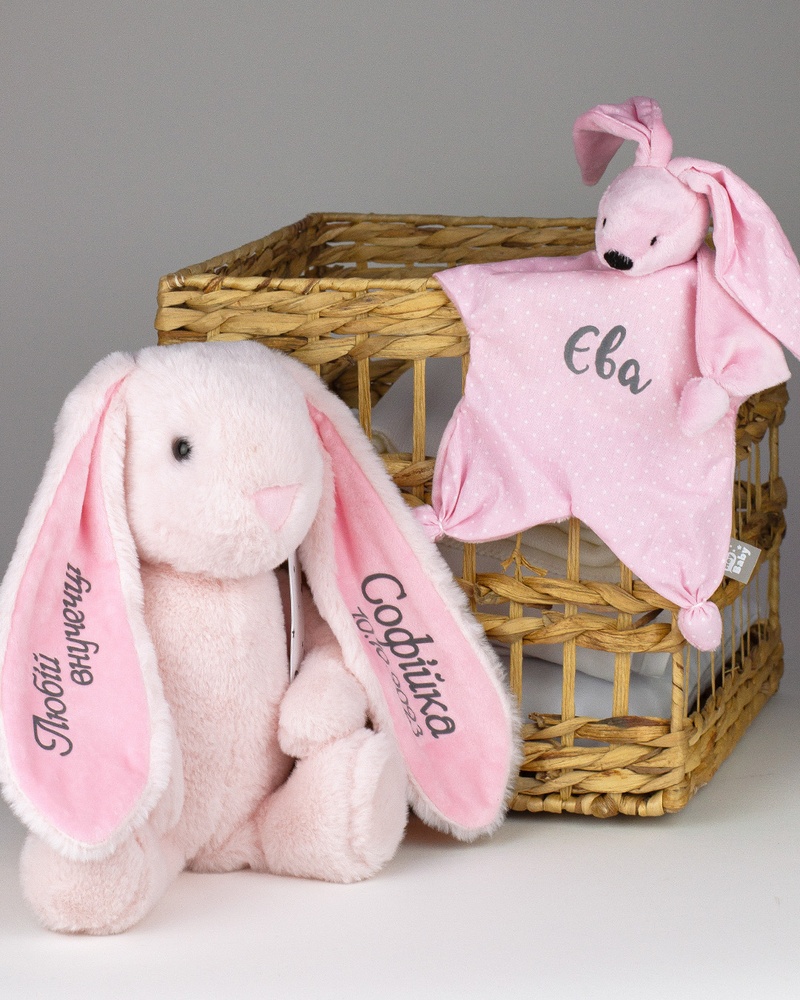 Подарочный именной набор на рождение ребенка Зайчик и Игрушка комфортер для сна розовый HeyBaby
