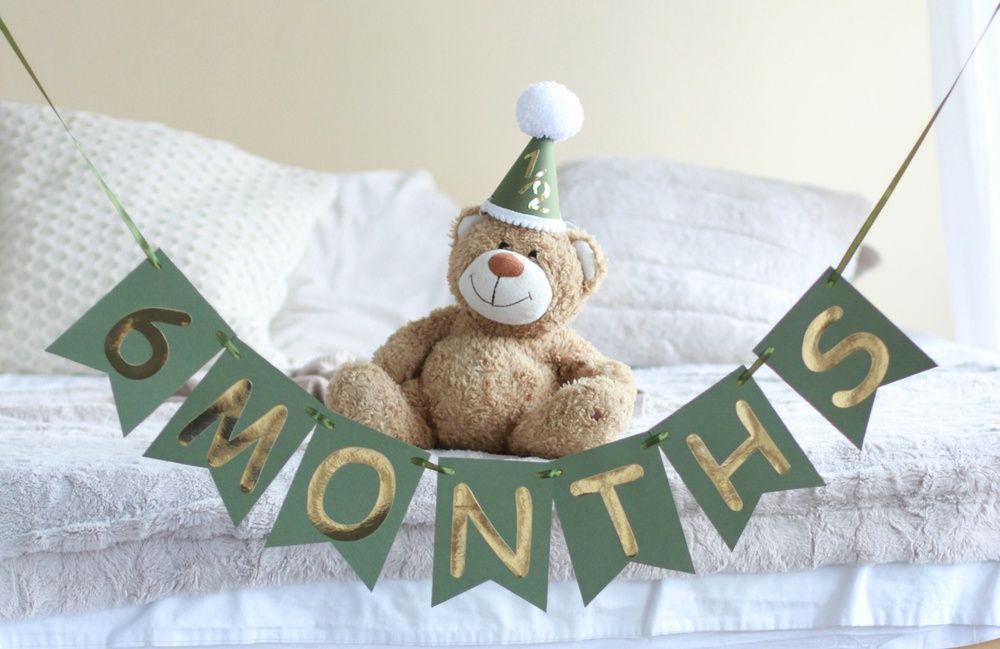Набор для празднования полгода Гирлянда 6 month и Колпачок Хаки HeyBaby